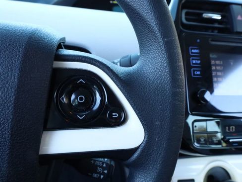 Used 2016 Toyota Prius Two image 19