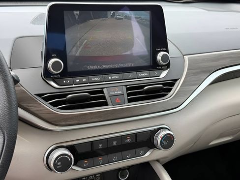 Used 2025 Nissan Altima 2.5 SV FWD image 16