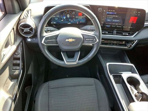 Used 2025 Chevrolet Equinox LT w/ Safety and Technology Package FWD image 21