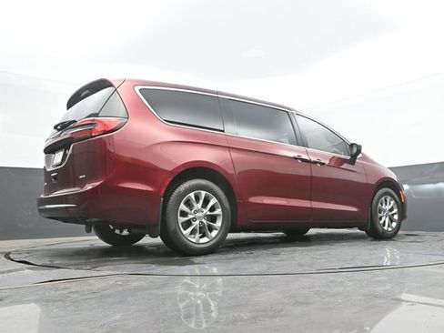 Used 2023 Chrysler Pacifica Touring-L AWD/4WD image 55