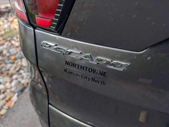 Used 2017 Ford Escape SE FWD image 16