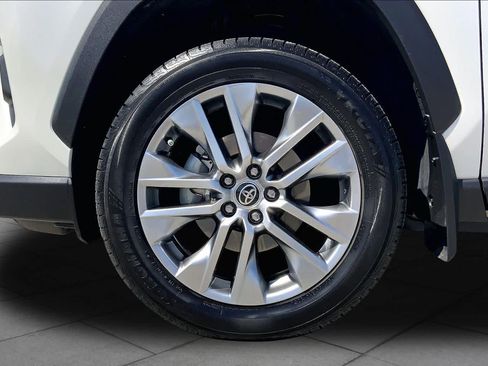 Used 2022 Toyota RAV4 XLE Premium FWD image 11