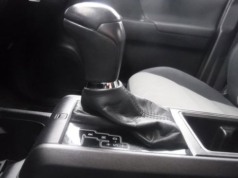 Used 2021 Toyota Tacoma TRD Sport w/ Technology Package image 31