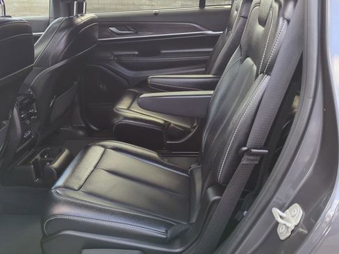 Used 2024 Jeep Grand Cherokee L Limited w/ Luxury Tech Group II image 10