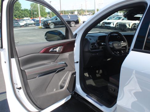 New 2027 Chevrolet Traverse RS w/ LPO, Floor Liner Package AWD/4WD image 10