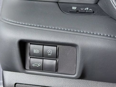 Used 2023 Toyota Highlander LE FWD image 15