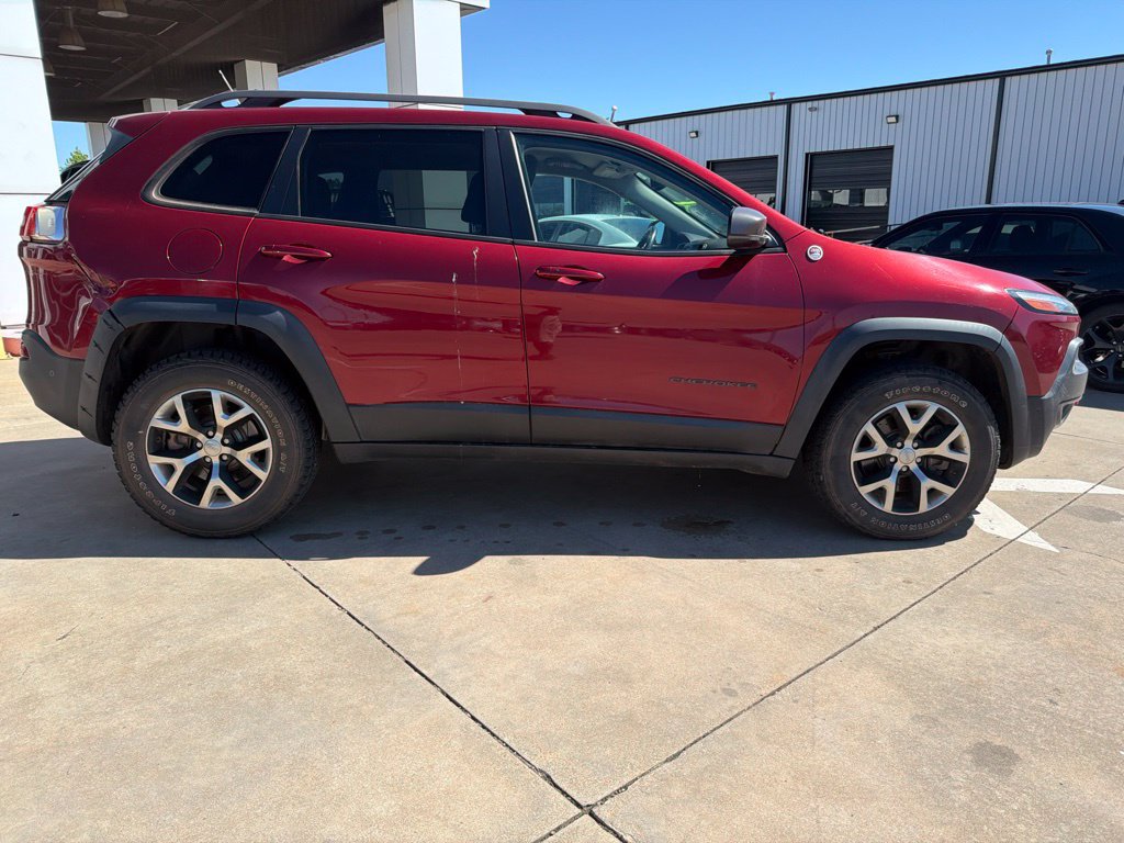 Used 2014 Jeep Cherokee Trailhawk w/ Technology Group AWD/4WD image 2