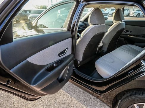Used 2025 Hyundai Elantra Limited FWD image 23
