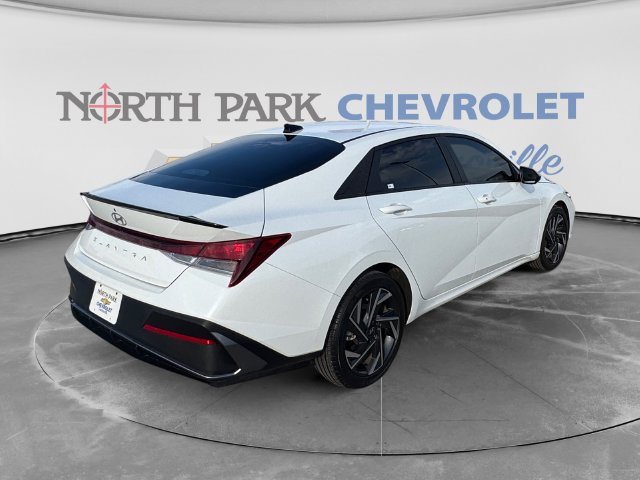 Used 2025 Hyundai Elantra Sport FWD image 3