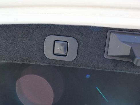 Used 2017 Lincoln Continental Select FWD image 16