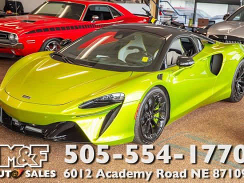 Used 2023 McLaren Artura image 1