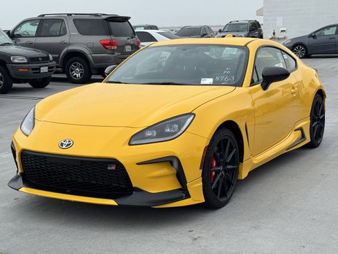 New 2026 Toyota GR86 YUZU Limited image 9
