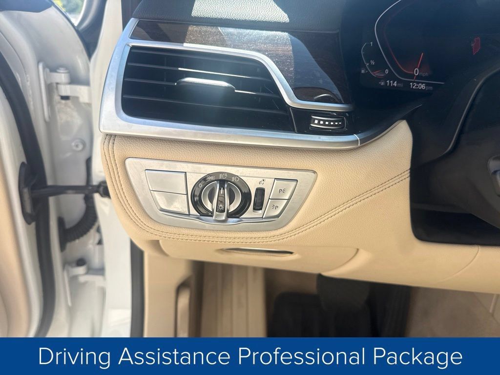 Used 2020 BMW 750i xDrive AWD/4WD image 18