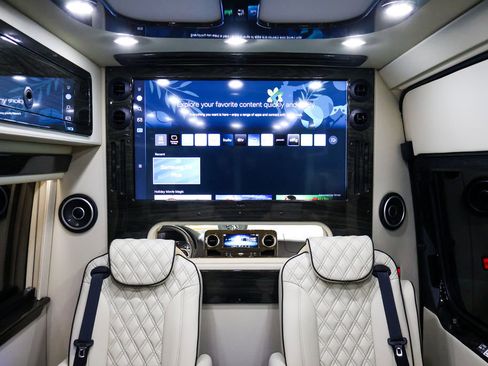 Used 2024 Mercedes-Benz Sprinter 3500 image 38