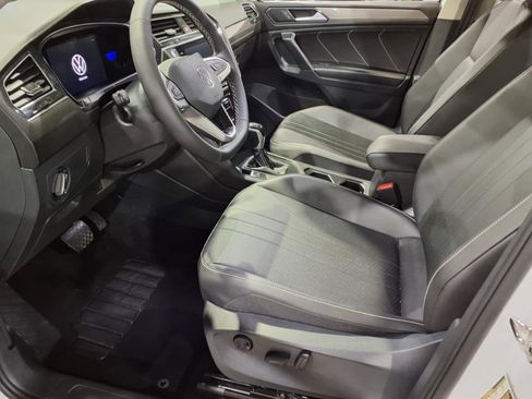 Used 2022 Volkswagen Tiguan SE image 16