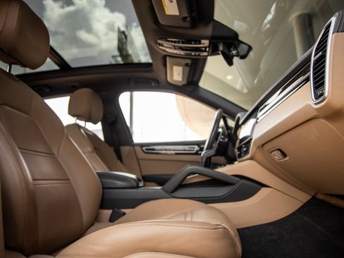 Certified 2019 Porsche Cayenne AWD/4WD image 46