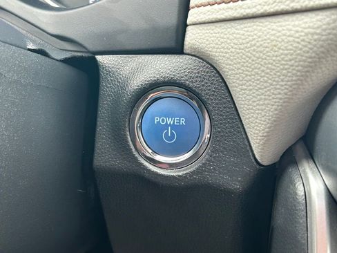 Used 2022 Toyota RAV4 XLE Premium image 28