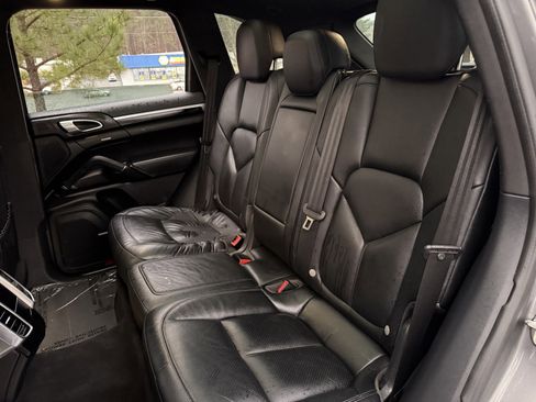 Used 2018 Porsche Cayenne Platinum Edition image 44