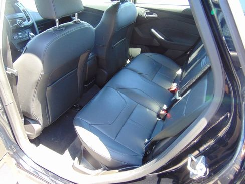 Used 2016 Ford Focus Titanium w/ Titanium Technology Package FWD image 3