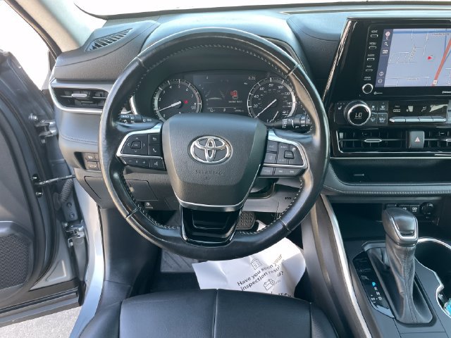 Used 2021 Toyota Highlander XLE AWD/4WD image 24
