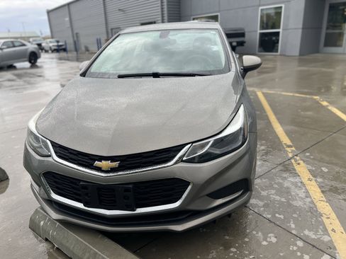 Used 2018 Chevrolet Cruze LT FWD image 10