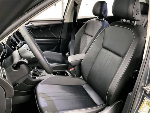 Used 2023 Volkswagen Tiguan SE FWD image 22