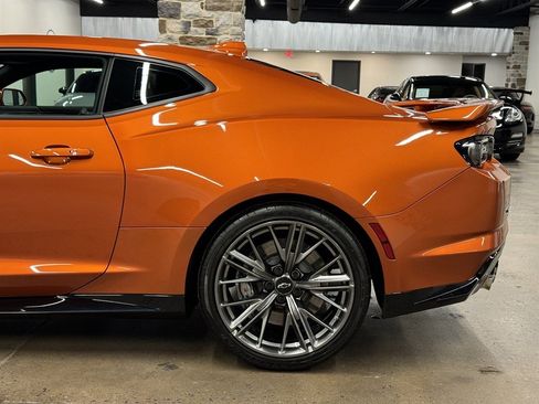 Used 2022 Chevrolet Camaro ZL1 RWD image 8