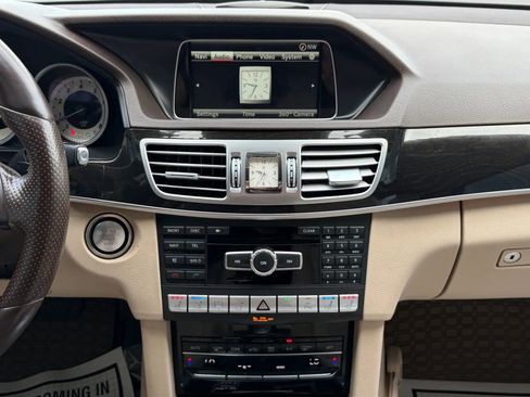 Used 2014 Mercedes-Benz E 550 4MATIC Sedan image 21