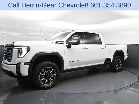 Used 2024 GMC Sierra 2500 AT4 w/ AT4 Premium Plus Package AWD/4WD image 3