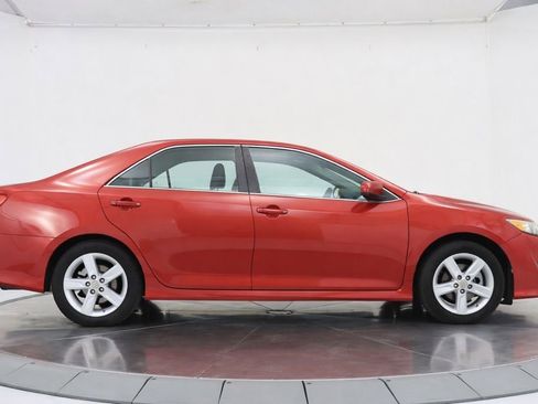 Used 2012 Toyota Camry SE image 6