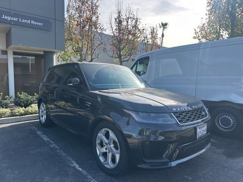 Used 2018 Land Rover Range Rover Sport HSE image 2