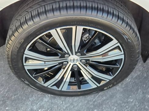 Used 2022 Volvo XC60 B5 Inscription w/ Climate Package FWD image 10