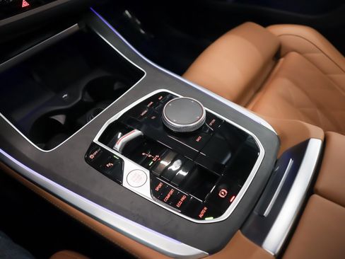 Used 2025 BMW X5 sDrive40i w/ Parking Assistance Package image 16