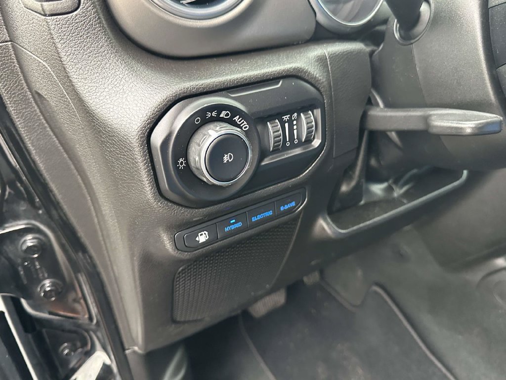 Used 2022 Jeep Wrangler Unlimited Rubicon 4xe AWD/4WD image 21