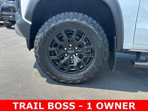 Used 2023 Chevrolet Colorado Trail Boss w/ Technology Package image 9