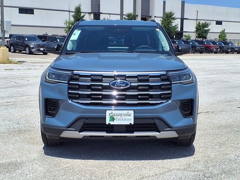 New 2026 Ford Explorer Active RWD image 2