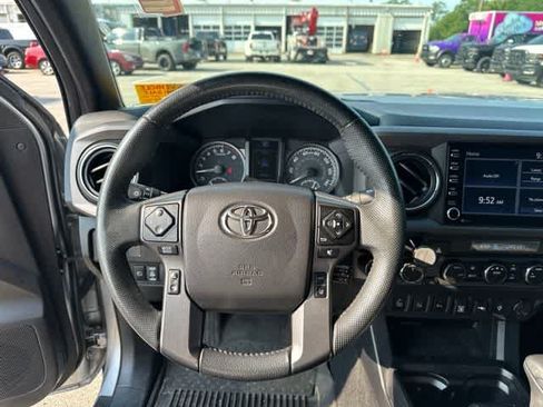 Used 2021 Toyota Tacoma TRD Off-Road w/ Technology Package AWD/4WD image 10