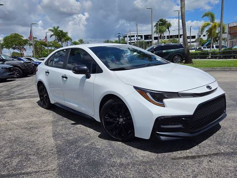 Used 2022 Toyota Corolla SE FWD image 2