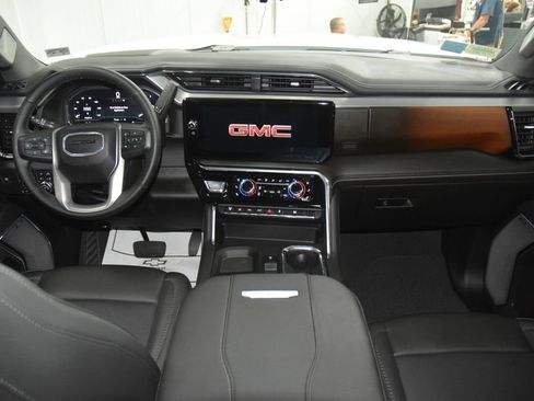 Used 2025 GMC Sierra 3500 Denali w/ Denali Reserve Package AWD/4WD image 31