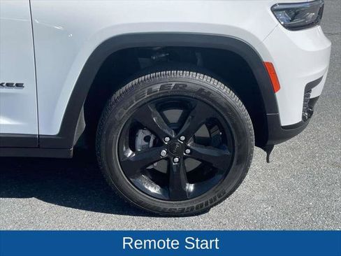 Certified 2025 Jeep Grand Cherokee L Altitude AWD/4WD image 11