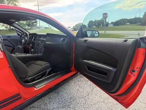 Used 2011 Ford Mustang Coupe w/ 101A Rapid Spec Order Code RWD image 18