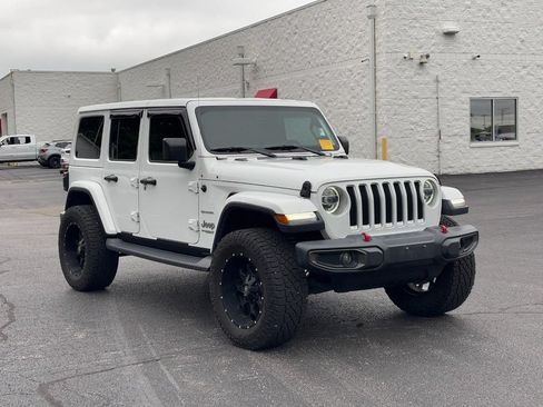 Used 2018 Jeep Wrangler Unlimited Sahara AWD/4WD image 3