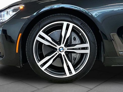 Used 2019 BMW 750i w/ Executive Package RWD image 8