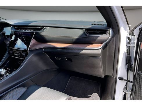 Certified 2025 Jeep Grand Cherokee Summit AWD/4WD image 19