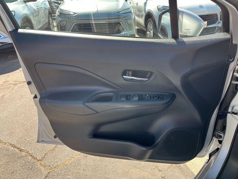 Used 2025 Nissan Versa SV FWD image 18