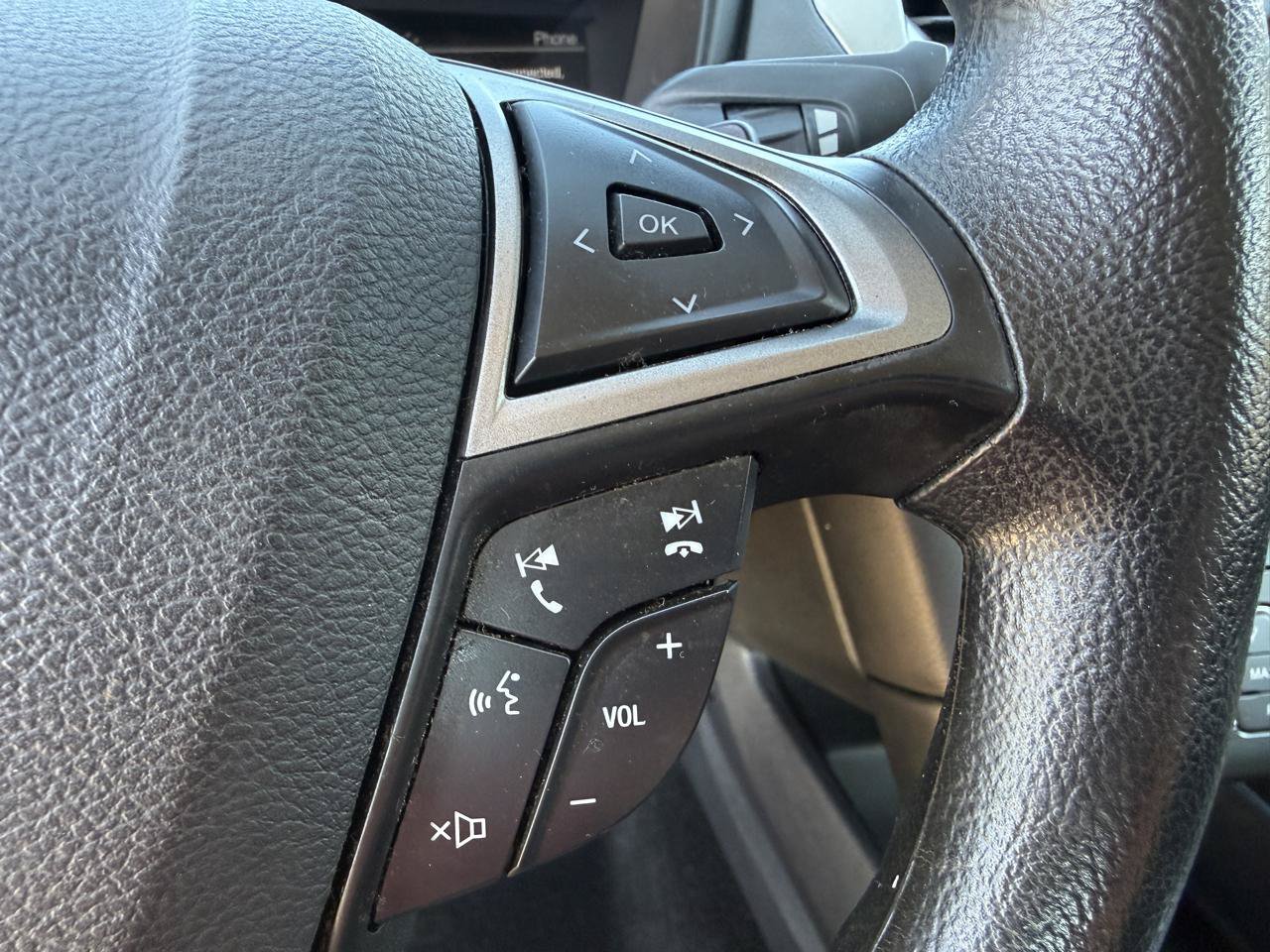 Used 2018 Ford Fusion SE w/ Fusion SE Technology Package FWD image 15