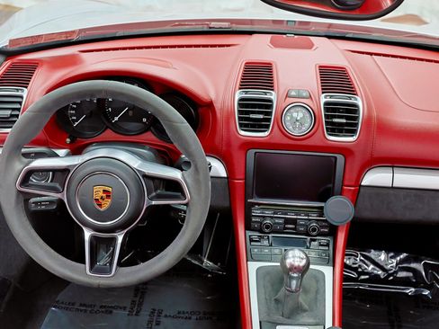 Used 2016 Porsche Boxster Spyder image 87