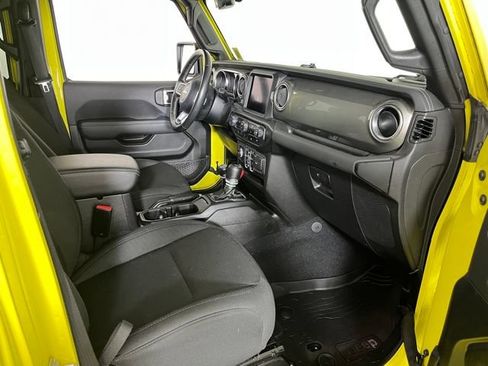 Used 2022 Jeep Wrangler Unlimited Sahara w/ Cold Weather Group AWD/4WD image 37