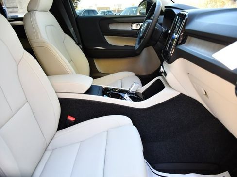 New 2026 Volvo XC40 B5 Plus w/ Protection Package Premier image 29