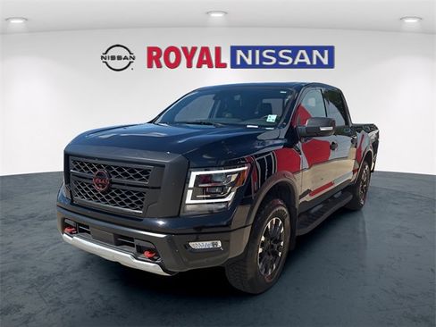 Used 2024 Nissan Titan PRO-4X w/ Pro-4x Convenience Package image 3